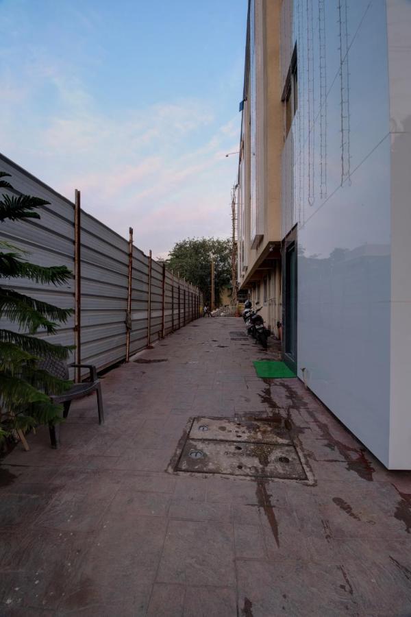 Hotel Mourya Residency Νάβι Μουμπάι Εξωτερικό φωτογραφία